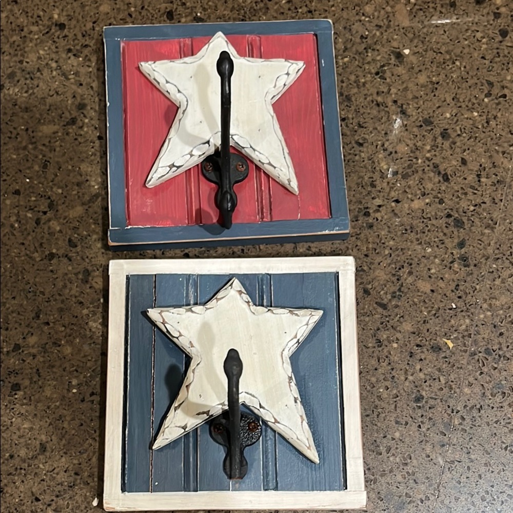 Rustic Star Wall Hooks - Red and Blue
